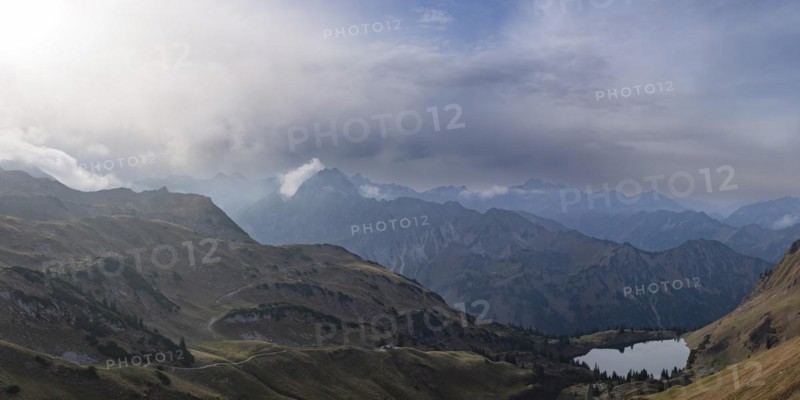Mountain panorama from Zeigersattel to Seealpsee, on the left Hoefats 2259m, Allgaeu Alps, Allgaeu, Bavaria, Germany, Europe