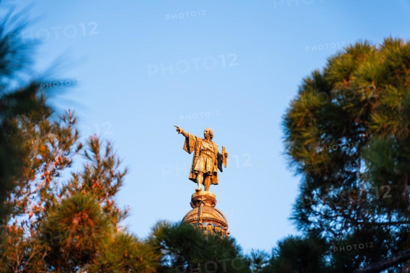Columbus Column at the end of the Ramblas, Christopher Columbus points towards the New World, Barcelona, Spain, Europe
