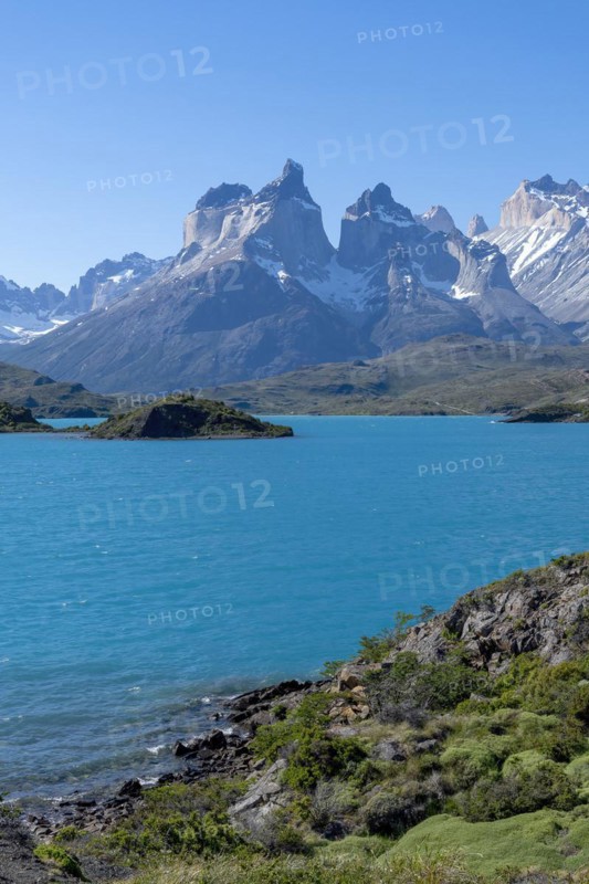 Lago Pehoe, mountain range of the Andes, Torres del Paine National Park, Parque Nacional Torres del Paine, Cordillera del Paine, Towers of the Blue Sky, Region de Magallanes y de la Antartica Chilena, Ultima Esperanza province, UNESCO biosphere reserve, Patagonia, end of the world, Chile, South America