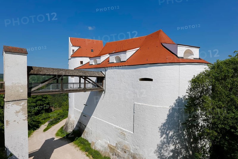 Wildenstein Castle, Spornburg, medieval castle complex, best preserved fortress from the late Middle Ages, entrance, access, bridge, today youth hostel, historic buildings, architecture, Leibertingen, Sigmaringen district, Swabian Alb, Baden-Wuerttemberg, Germany, Europe