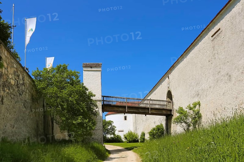 Wildenstein Castle, Spornburg, medieval castle complex, best preserved fortress from the late Middle Ages, entrance, access, bridge, today youth hostel, historic buildings, architecture, Leibertingen, Sigmaringen district, Swabian Alb, Baden-Wuerttemberg, Germany, Europe