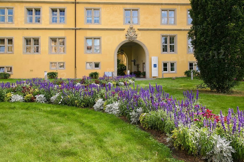 Winnental Castle built in the 15th century by the Teutonic Knights as the seat of the Winnender Kommende, former castle of the Teutonic Order, today Winnenden Castle Clinic Centre for Psychiatry, castle building, historical building, architecture, flower bed, garden passage, archway, castle park, lawn, meadow, Winnenden, Rems-Murr-Kreis, Baden-Wuerttemberg, Germany, Europe