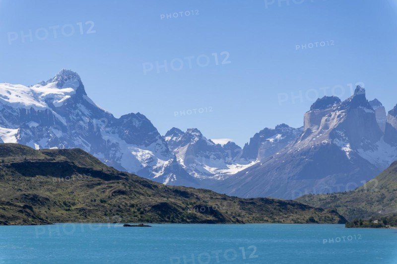 Lago Pehoe, behind it the Andes, Torres del Paine National Park, Parque Nacional Torres del Paine, Cordillera del Paine, Towers of the Blue Sky, Region de Magallanes y de la Antartica Chilena, Ultima Esperanza Province, UNESCO Biosphere Reserve, Patagonia, End of the World, Chile, South America