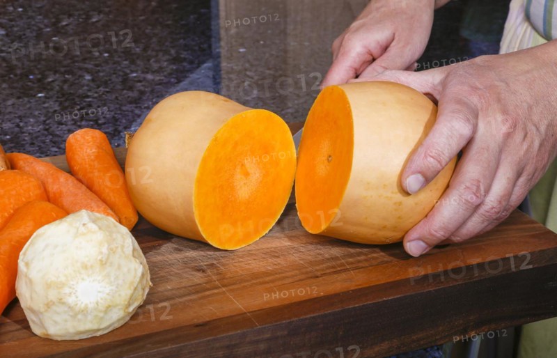 South German cuisine, butternut squash, butternut pumpkin, slicing pumpkin, preparing oven vegetables, cooking pumpkin, fruit vegetables, fruit, carrots, celery root, cutting board, wooden board, healthy cooking, vegetarian, vegan, autumn cuisine, pumpkin dishes, food, studio, men's hands, Germany, Europe