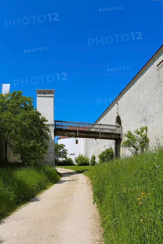Wildenstein Castle, Spornburg, medieval castle complex, best preserved fortress from the late Middle Ages, entrance, access, bridge, today youth hostel, historic buildings, architecture, Leibertingen, Sigmaringen district, Swabian Alb, Baden-Wuerttemberg, Germany, Europe