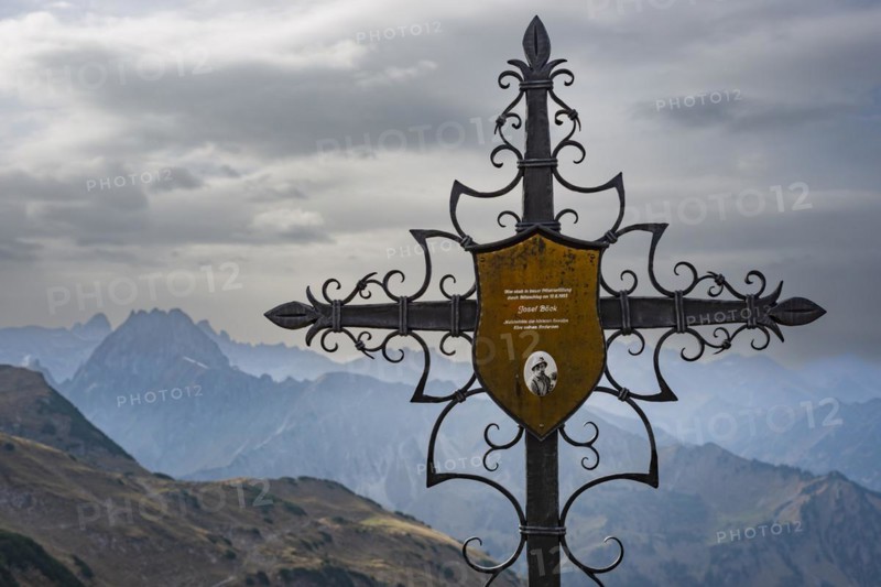 Cast-iron memorial cross for Josef Boeck, master shepherd of the rear Seealpe, near Seealpsee, Nebelhorn, Allgaeu Alps, Allgaeu, Bavaria, Germany, Europe