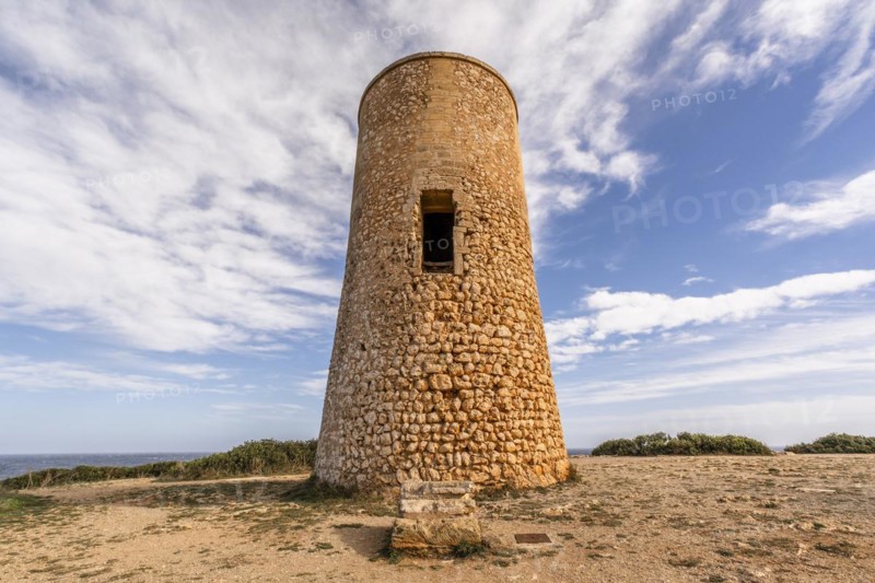 Photo of the tower in Torre del Serral dels Falcons, Mallorca, Spain, Europe