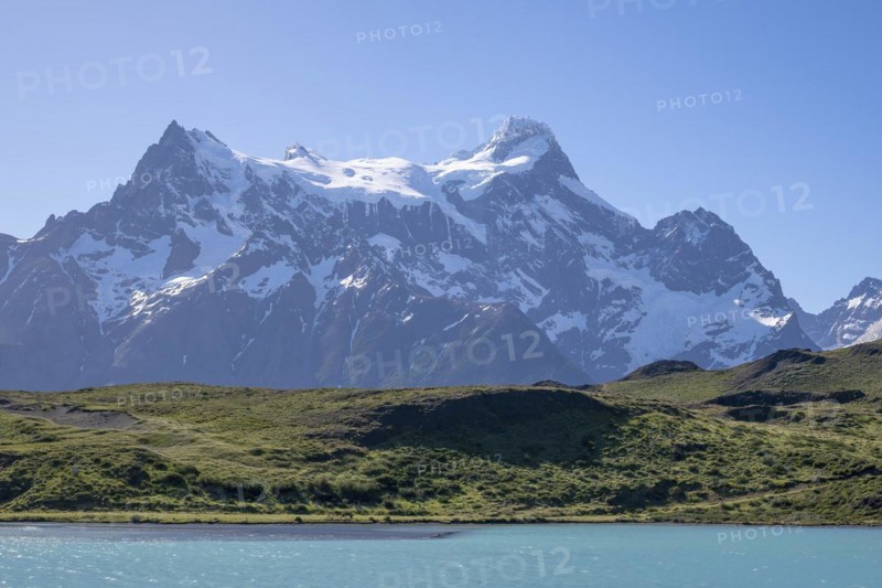 Lago Pehoe, mountain range of the Andes, Torres del Paine National Park, Parque Nacional Torres del Paine, Cordillera del Paine, Towers of the Blue Sky, Region de Magallanes y de la Antartica Chilena, Ultima Esperanza province, UNESCO biosphere reserve, Patagonia, end of the world, Chile, South America