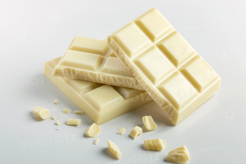 Broken up white chocolate bars. KI generiert, generiert, AI generated