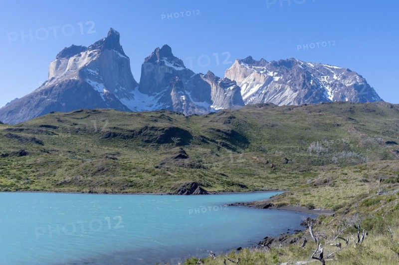 Lago Pehoe, mountain range of the Andes, Torres del Paine National Park, Parque Nacional Torres del Paine, Cordillera del Paine, Towers of the Blue Sky, Region de Magallanes y de la Antartica Chilena, Ultima Esperanza province, UNESCO biosphere reserve, Patagonia, end of the world, Chile, South America