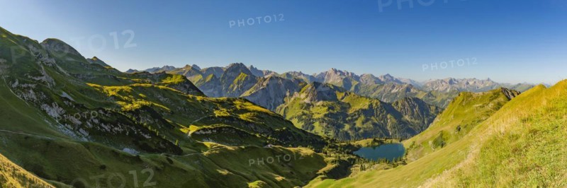 Mountain panorama from Zeigersattel to Seealpsee, on the left Hoefats 2259m, Allgaeu Alps, Allgaeu, Bavaria, Germany, Europe