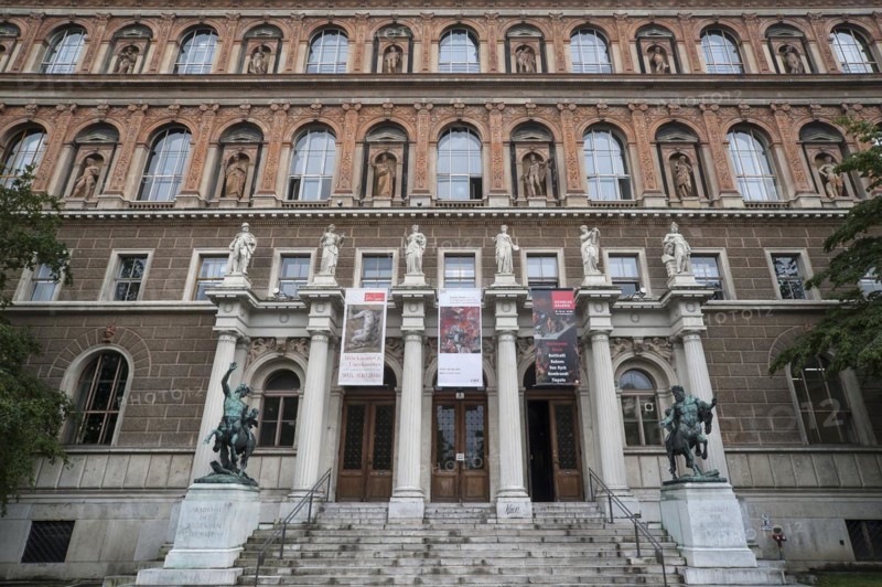 Main facade of the Academy of Fine Arts, Italian Renaissance, opened in 1877, Vienna, Austria, Europe