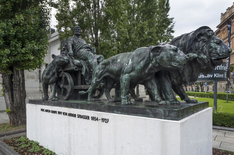 Marc Anton, sculpture by Arthur Strasser, 1854-1927, in front of the exhibition centre of the Vienna Secession, Vienna, Austria, Europe