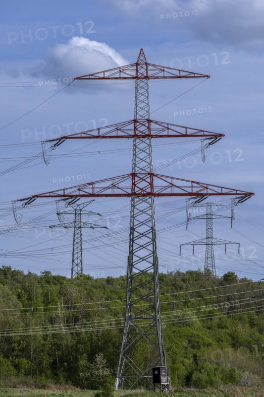 Power pylons with high-voltage lines near the Avacon substation Helmstedt, Helmstedt, Lower Saxony, Germany, Europe
