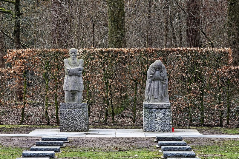 Figure group Mourning Parents by Kaethe Kollwitz, Vladslo military cemetery, Belgium, Europe