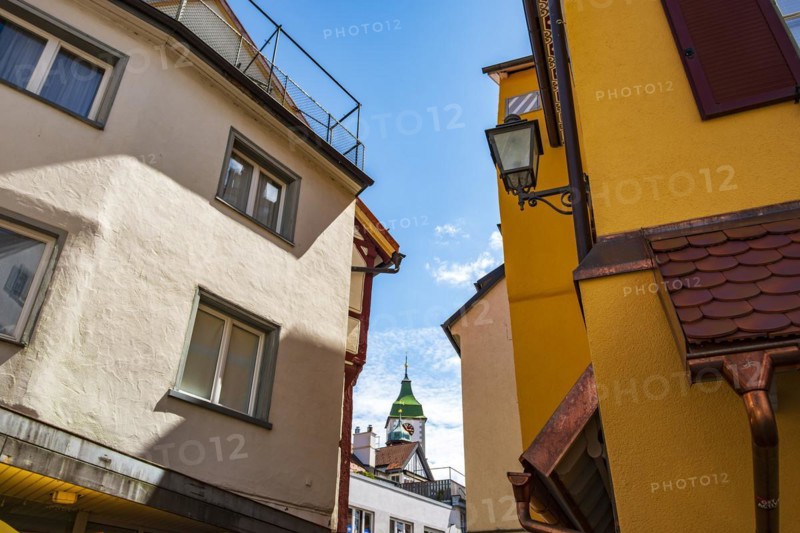 Historic architecture with a view of the church tower of St Martin in the old town of Wangen im Allgaeu, Upper Swabia, Baden-Wuerttemberg, Germany, Europe