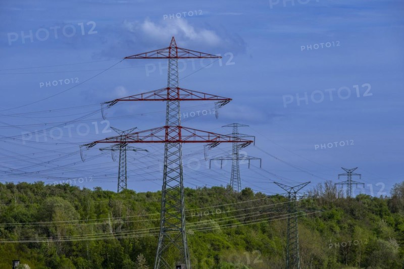 Power pylons with high-voltage lines near the Avacon substation Helmstedt, Helmstedt, Lower Saxony, Germany, Europe