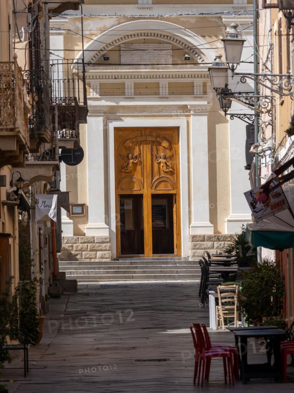 Alley in the old town centre, behind the church of Santa Maria Maddalenal, Maddalena, Isola La Maddalena, Sardinia, Italy, Europe