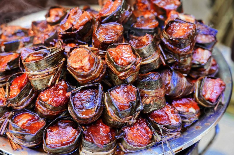 Supermarket, Vegetable market in the centre of Shanghai, China, Asia, A stack of Zongzi, traditional Chinese rice packets wrapped in banana leaves, Shanghai, Asia