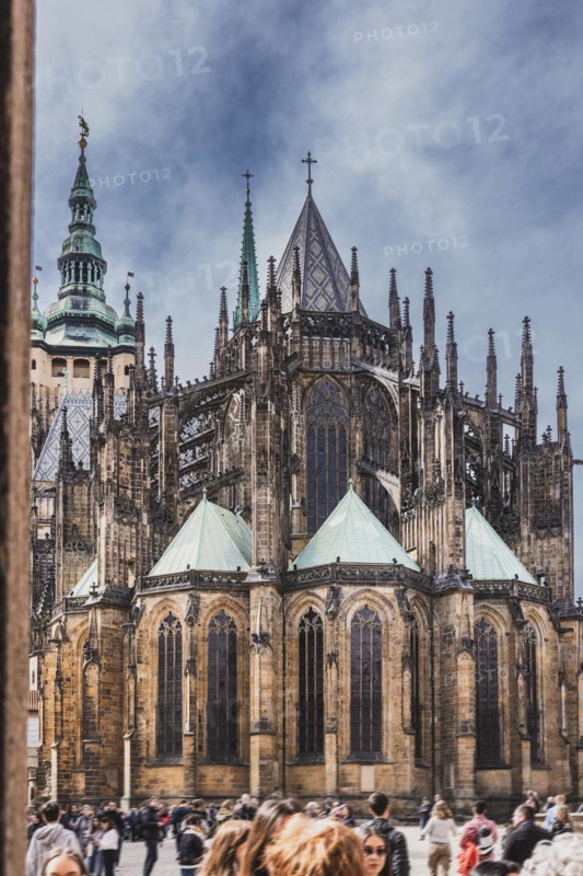 Crowds, Church, Cathedral, Cathedral, Sightseeing, City tour, Exterior view of St Vitus Cathedral, Prague Castle, Prague, Czech Republic, Europe
