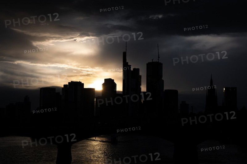 Dense clouds pass over the Frankfurt banking skyline in the evening, Floesserbruecke, Frankfurt am Main, Hesse, Germany, Europe