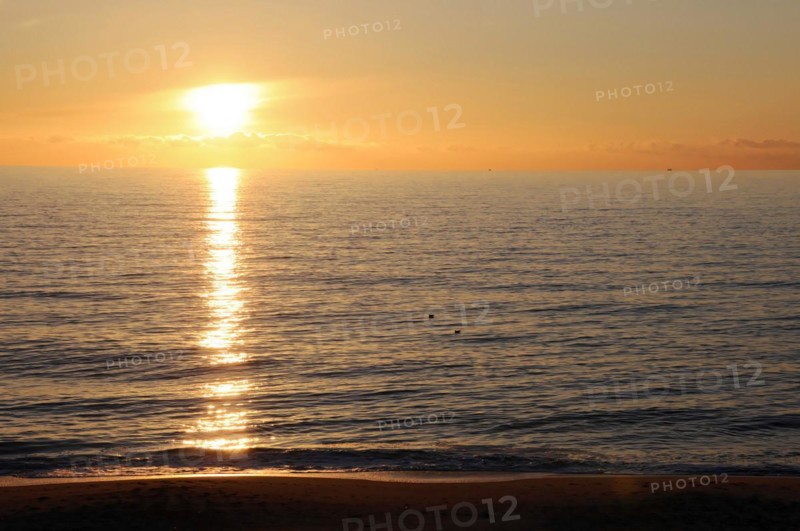 Beach 5 km south of Westerland, Sylt, North Frisian Island, Schleswig Holstein, The calm sea reflects the rising sun under a clear sky, Sylt, North Frisian Island, Schleswig Holstein, Germany, Europe