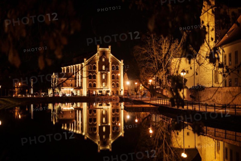Night, lighting, Old Town, reflection, idyllic, tourist attraction, sightseeing, town hall, river, tributary, Vltava, beer, Ceske Budejovice, Czech Republic, Europe