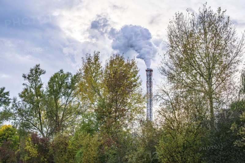Symbolic image, emission of gases from the chimney of an industrial plant into the environment