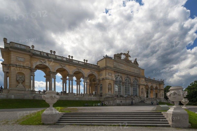 Gloriette, built in 1775, today a restaurant and cafe, Schoenbrunn Palace Park, Schoenbrunn, Vienna, Austria, Europe