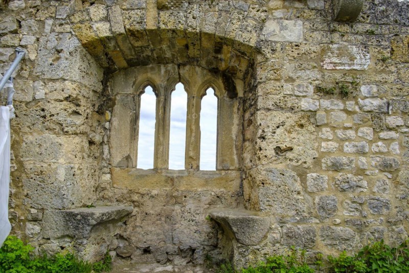 Gothic tracery window in an old fragment of wall, ruins of the medieval Hohenurach Castle, Bad Urach, Swabian Alb, Baden-Wuerttemberg, Germany, Europe