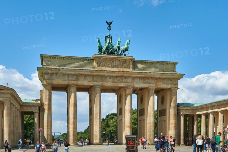 06.07.2020, Germany, Berlin, Strasse des 17. Juni, View of the Brandenburg Gate in west direction, Berlin, Berlin, Germany, Europe