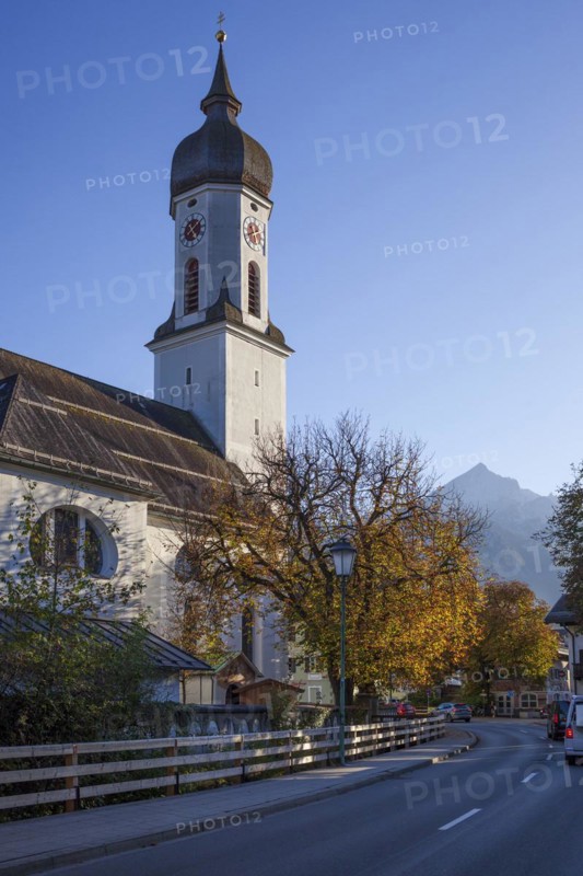 St Martin's parish church in the evening light, Garmisch district, Garmisch-Partenkirchen, Werdenfelser Land, Upper Bavaria, Bavaria, Germany, Europe