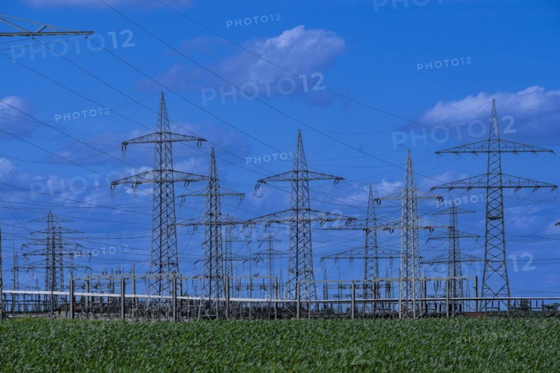 Power pylons with high-voltage lines at the Avacon substation in Helmstedt, Helmstedt, Lower Saxony, Germany, Europe