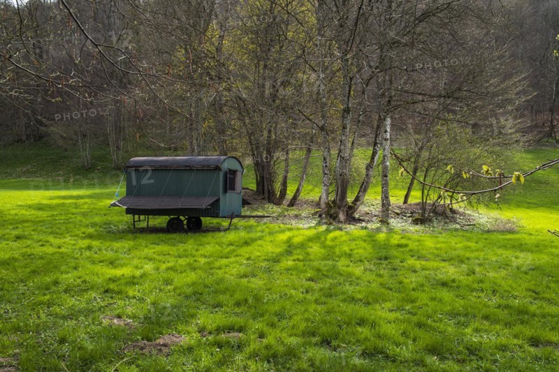 Shepherd's cart in a meadow in the Wiesaztal valley in the Swabian Alb near Goenningen, Baden-Wuerttemberg, Germany, Europe