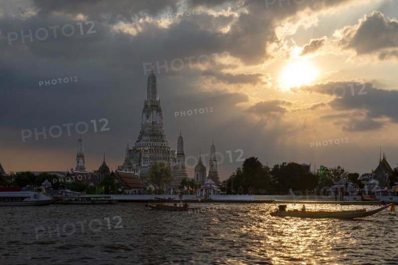 Sunset at Wat Arun, Temple of Dawn, Bangkok, Thailand, Asia