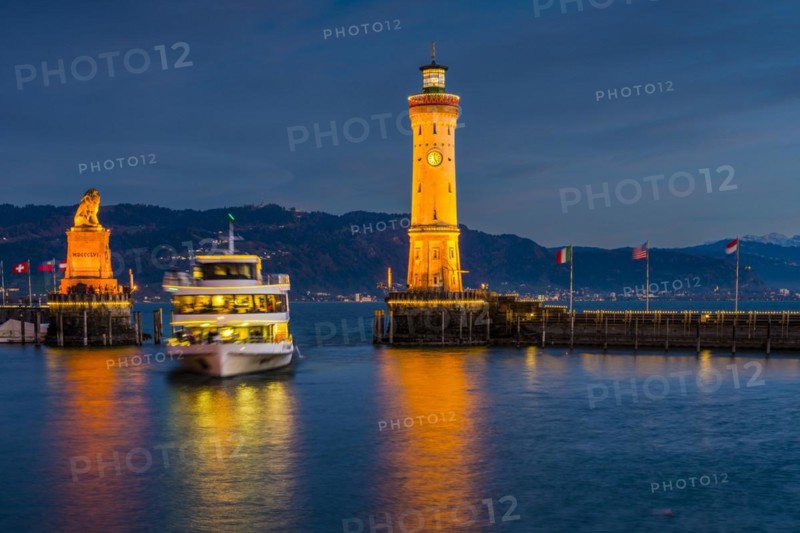 Harbour with lighthouse and Bavarian Lion, Lindau am Lake Constance, Bavaria, Germany, Europe