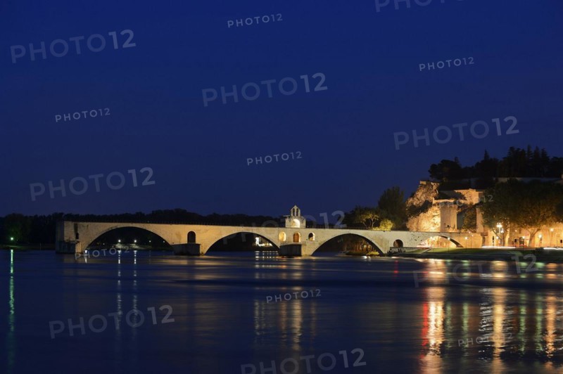 Pont Saint Benezet at night, Avignon, Vaucluse, Provence-Alpes-Cote d'Azur, South of France, France, Europe