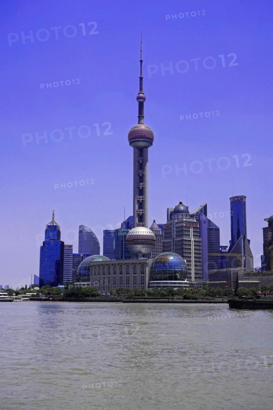 View from the Bund to the skyline at the Huangpu River with Oriental Pearl Tower, World Financial Centre, Shanghai Tower, Jin Mao Building in the Pudong district, Shanghai, China, Asia, View of the Oriental Pearl Tower and other skyscrapers along the river, Asia