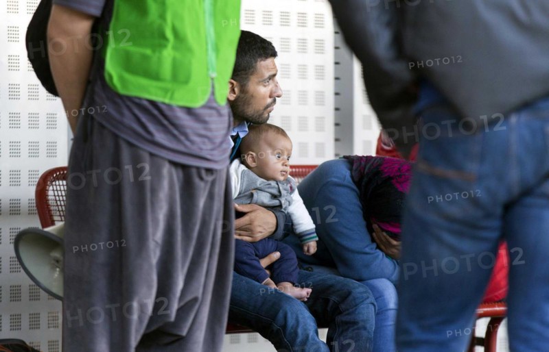 Syrian refugees have arrived at Schoenefeld station on a special train. They are then taken by bus to accommodation in Berlin, 13/09/2015, Schoenefeld, Brandenburg, Germany, Europe