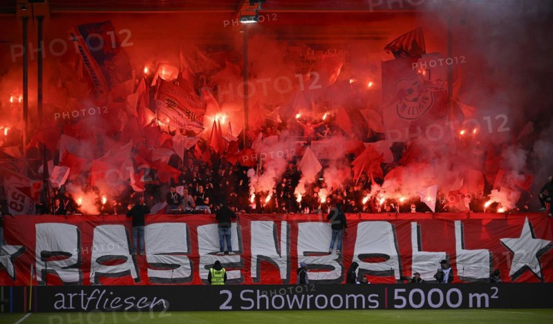 Bengalos, pyrotechnics, pyro, fireworks, fan block, fans, fan curve, flags, flags, atmosphere, atmospheric RB Leipzig RBL, Voith-Arena, Heidenheim, Baden-Wuerttemberg, Germany, Europe