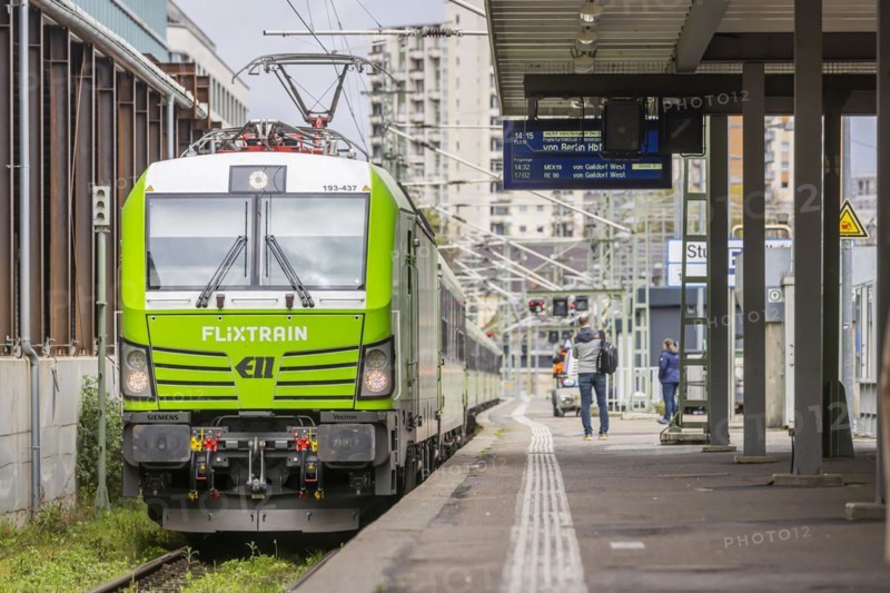 Flixtrain train at Stuttgart main station, track apron with arriving and departing trains, Stuttgart, Baden-Wuerttemberg, Germany, Europe
