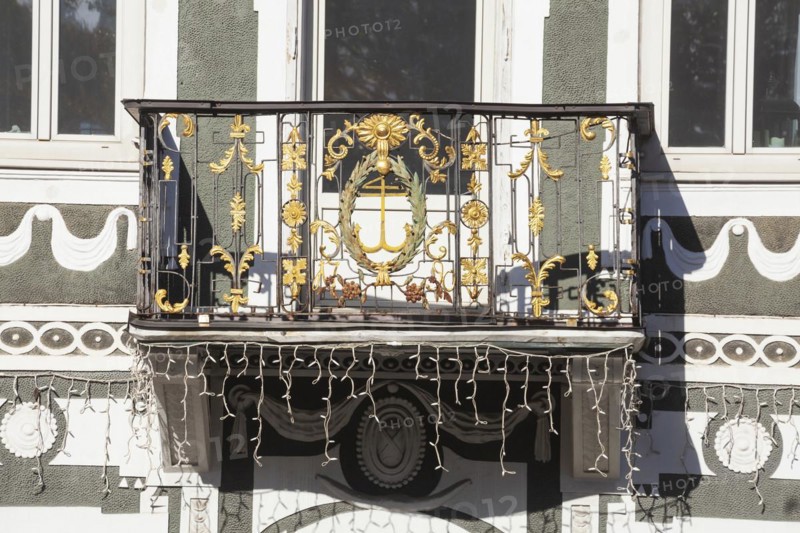 Old, decorated balcony at the old pharmacy on Marienplatz, district of Garmisch, Garmisch-Partenkirchen, Werdenfelser Land, Upper Bavaria, Bavaria, Germany, Europe