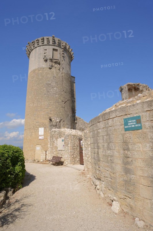 Castle, Chateaurenard, Bouches-du-Rhone, Provence-Alpes-Cote d'Azur, South of France, France, Europe