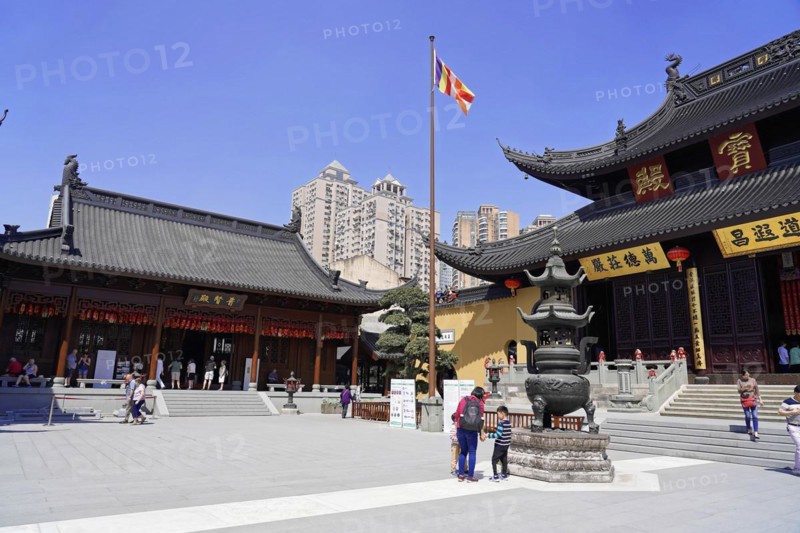 Jade Buddha Temple, Buddha, Puxi, Shanghai, Shanghai Shi, China, Traditional temple with tourists under a clear blue sky, cultural site, Shanghai, People's Republic of China, Asia
