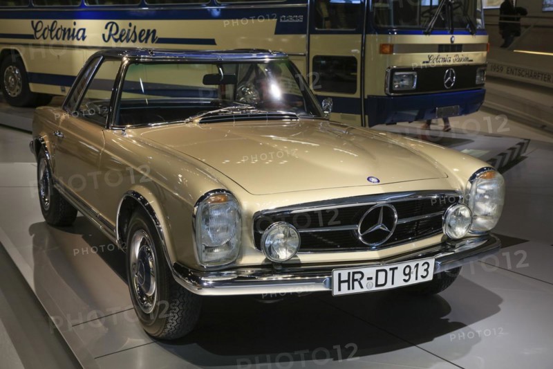 Mercedes-Benz 230 SL, Pagoda, Mercedes-Benz Museum, Stuttgart, Baden-Wuerttemberg, Germany, Europe