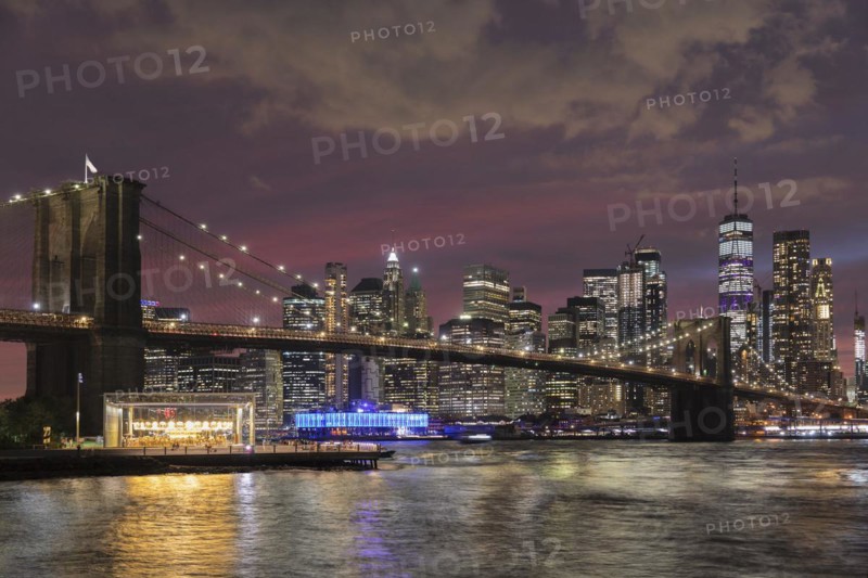Skyline of downtown Manhattan with One World Trade Centre and Brooklyn Bridge, New York City, New York, USA, New York City, New York, USA, North America