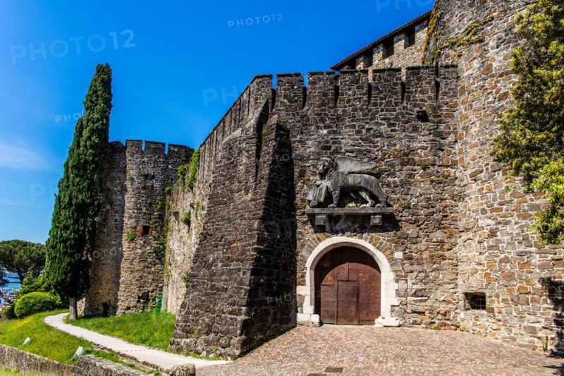 Entrance gate with St Mark's loewe, Gorizia Castle, 11th century, Gorizia, border town to Slovenia, Friuli, Italy, Gorizia, Friuli, Italy, Europe