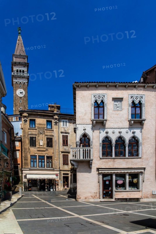 Tartini Square with Gothic patrician house, Benecanka, Venetian house, harbour town of Piran on the Adriatic coast with Venetian flair, Slovenia, Piran, Slovenia, Europe