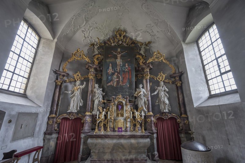 Historic Lenten cloth in front of the high altar, St John the Baptist, Ochsenfurt Hohestadt, Lower Franconia, Bavaria, Germany, Europe