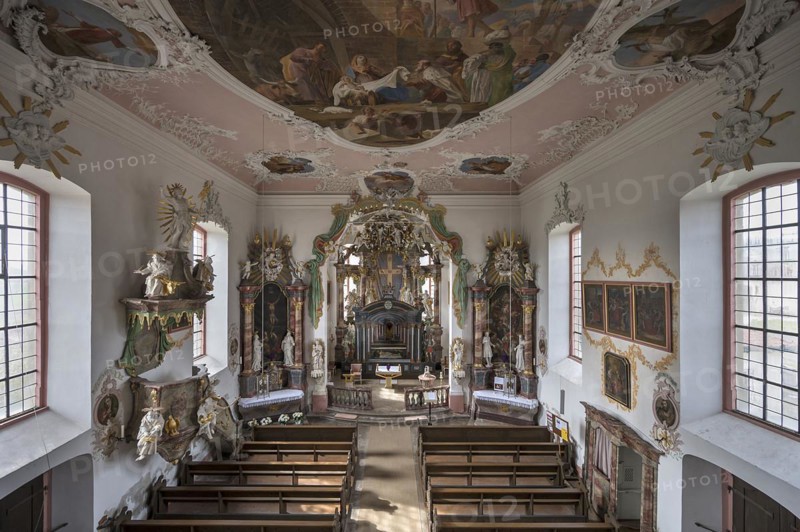 Church interior with altar, in front the Holy Sepulchre, behind it the historic Lenten cloth, St Wendelin, Kirchenweg 8, Eyershausen, Lower Franconia, Bavaria, Germany, Europe
